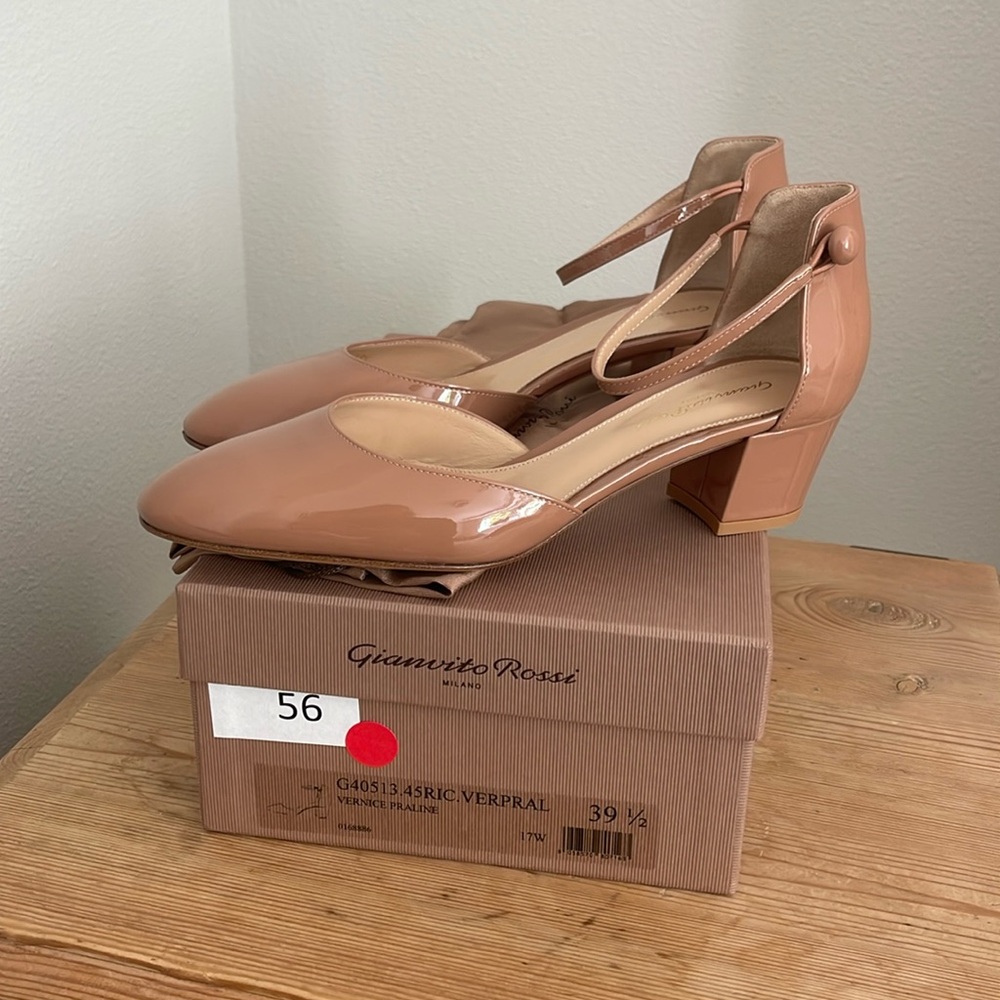 NWB Gianvito Rossi Patent Leather Block Heel Pumps in Nude Pink